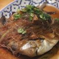 Pomfret (poisson plat) vapeur à la chinoise,[...]
