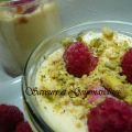 Cheesecakes aux framboises et pistaches.