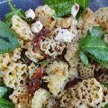 Salade de pâtes aux épinards et tomates séchées