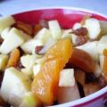 Salade de fruits : pommes, raisins et abricots,[...]