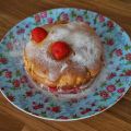 Gâteau de Savoie aux fraises et petits bocaux[...]