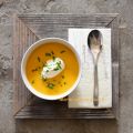 SQUASH SOUP AND CURRY WHIPPED CREAM / SOUPE DE[...]