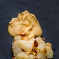 Nougatine de poires et noix, mousse au caramel[...]