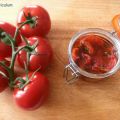 Tomates confites au golden syrup et basilic[...]