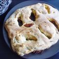 Fougasse aux tomates séchées, basilic et huile[...]