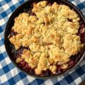 Cobbler au pêches et bleuets