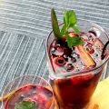Sangria rosée pétillante aux fruits rouges