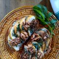 Tartines au Roquefort, poire et noix