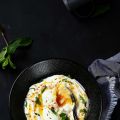 Cilbir, oeufs pochés au yaourt à la turque