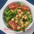 SALADE DE BROCOLI, POIS CHICHES ET TOMATES