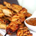 BROCHETTES DE POULET ET LEUR SAUCE SATAY