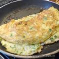 Omelette à l'oseille, ciboulette et Comté