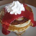 Pancakes de babeurre avec coulis aux fraises