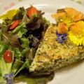 quiche corse aux herbes et salade de fleurs