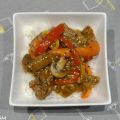 Boeuf asiatique aux champignons et aux poivrons