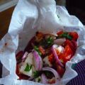 Féta et tomates en papillotes à l'oignon rouge[...]