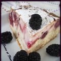 Gâteau au yogourt et aux petits fruits.
