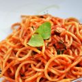 Spaghettis à la tomate et à l'origan