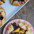 TARTELETTES RUSTIQUES AUX PÊCHES ET AUX BLEUETS