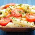 Salade de pâtes au maïs et aux tomates