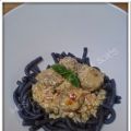 Rigatoni noirs, boulettes de veau et crème aux[...]