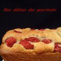 CAKE AUX FRAISES ET AUX PISTACHES