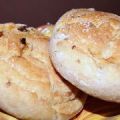 Petits pains buns à la tomate et aux oignons,[...]