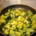 Curry de pommes de terre-épinards-chou fleur