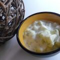 Salade de concombre, sauce au yaourt et à[...]