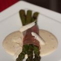 ASPERGES VERTES AU JAMBON DE PARME ET SA SAUCE[...]