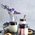 La panna cotta vanillée à la myrtille