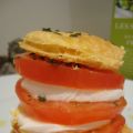 Mille feuilles de tomates, mozzarella et basilic