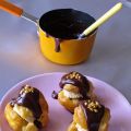 profiteroles au chocolat et pépites d'or[...]