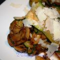 Rubans de courgettes et champignons