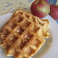 Gaufres à la crème sure, pommes et cannelle