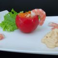 Tomate surprise: carotte râpée, miette de crabe[...]