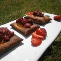 Feuilletés au chèvre et aux fraises rôties