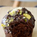 Muffins chocolatés avec glaçage aux fruits secs