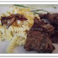 Plat du jour : Faux-filet aux oignons/torsettes