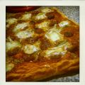 Pizza au chorizo, camembert et poivron