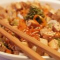 Nouilles chinoises, légumes, tofu, et sauce[...]