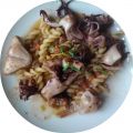Poêlée d'encornets au vin blanc, fusilli