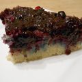 Poke cake aux bleuets et à la crème de cassis