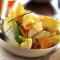 Salade d'endives aux pommes, noix et mimolette