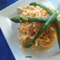 Pâtes à la crème de poivron rouge avec asperges[...]