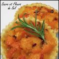 Tartelettes aux abricots, basilic et romarin.