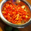 Salade de tomate piquante aux piments et combava