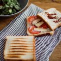 Croques monsieur au tofu fumé & aux deux tomates
