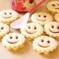 Petits biscuits de Noël Smileys à la confiture