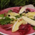 Salade tiède normande : pomme camembert,[...]